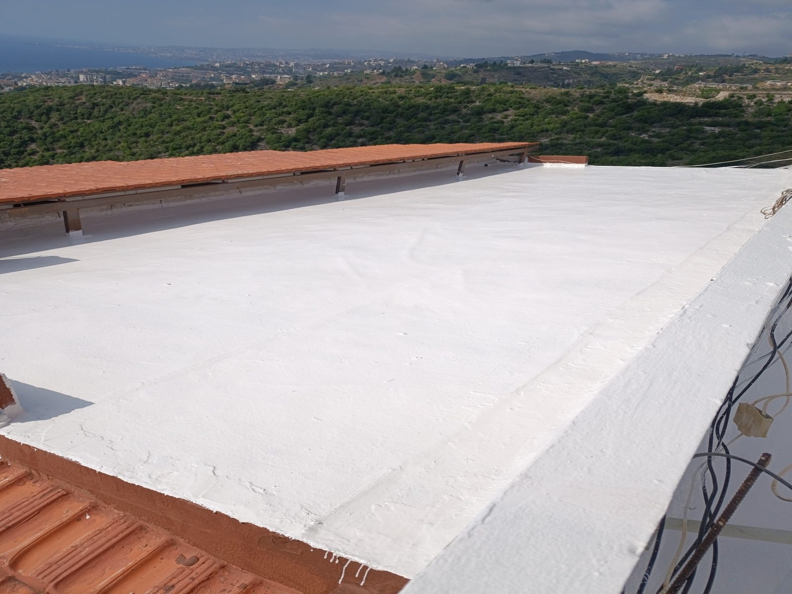 Roof waterproofing and PU insulation, apartment in Halat — CedarCoat Painting (3)